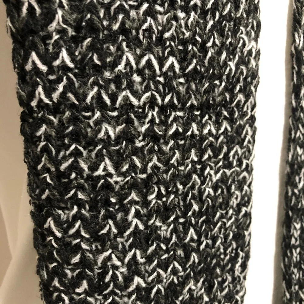 NWOT VS Knit Scarf
